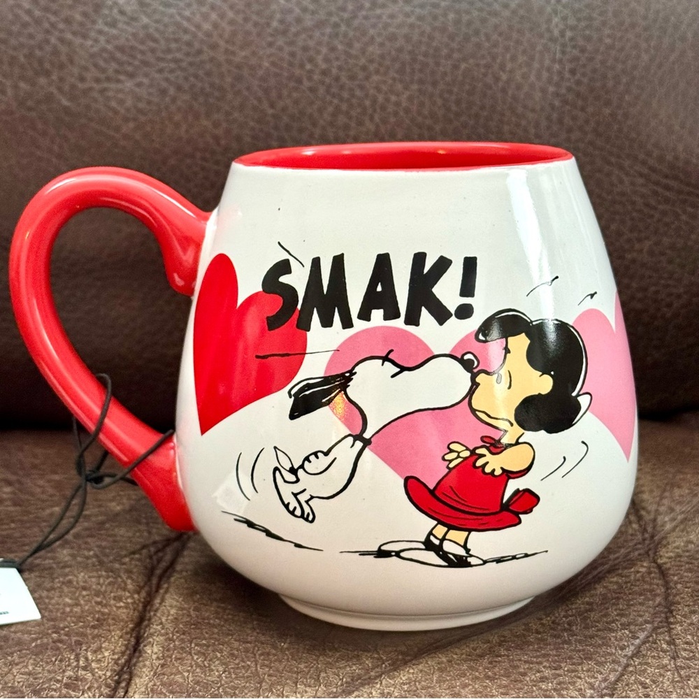 Peanuts Snoopy Kissing Lucy & Charlie Brown Tear Drop Style Ceramic Mug